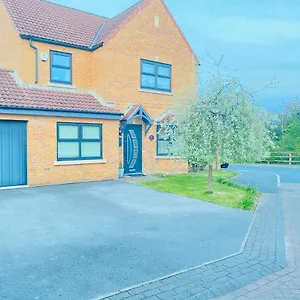 Calvary Hill - 4 Bed Large Garden, Bbq Holiday home Shafton